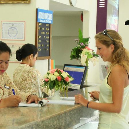 Thumrin Hotel Trang Esterno foto