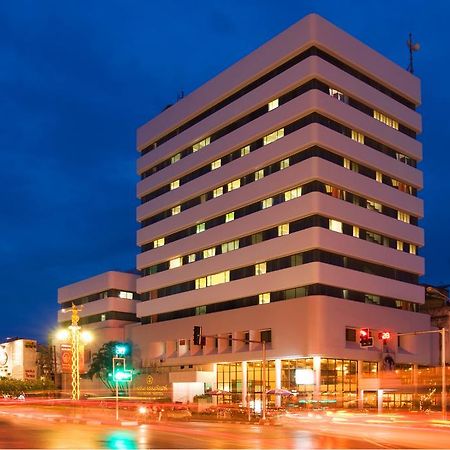Thumrin Hotel Trang Esterno foto