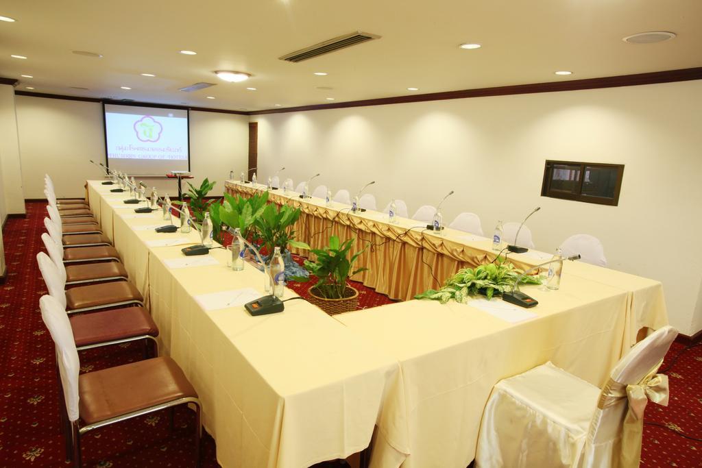 Thumrin Hotel Trang Esterno foto