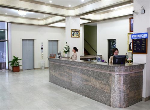 Thumrin Hotel Trang Esterno foto