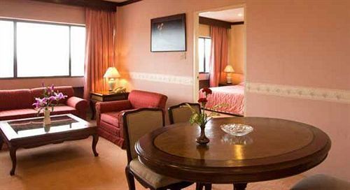 Thumrin Hotel Trang Esterno foto