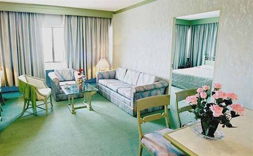 Thumrin Hotel Trang Esterno foto