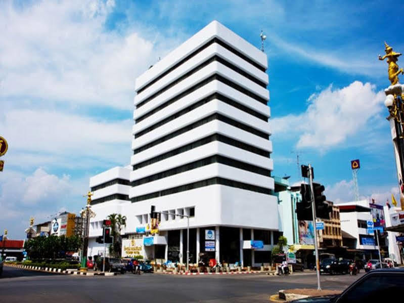Thumrin Hotel Trang Esterno foto